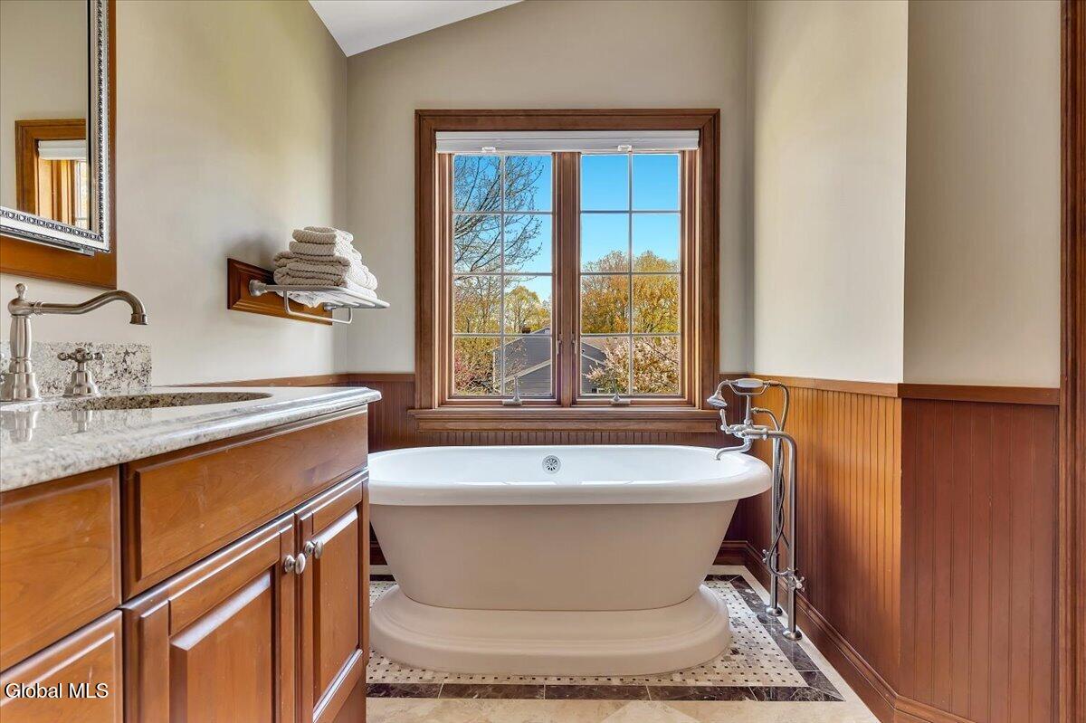 11 Fox Run Latham NY 12110