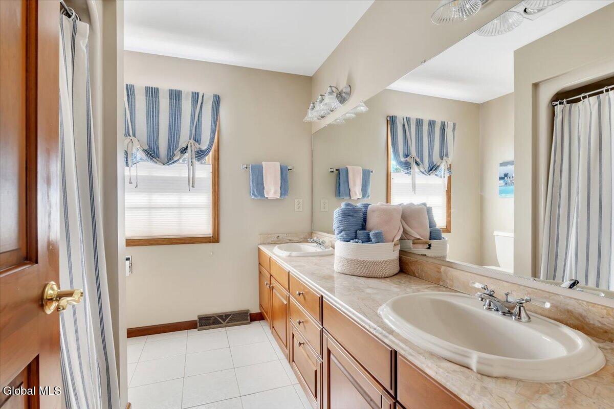 11 Fox Run Latham NY 12110