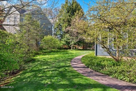 11 Fox Run Latham NY 12110