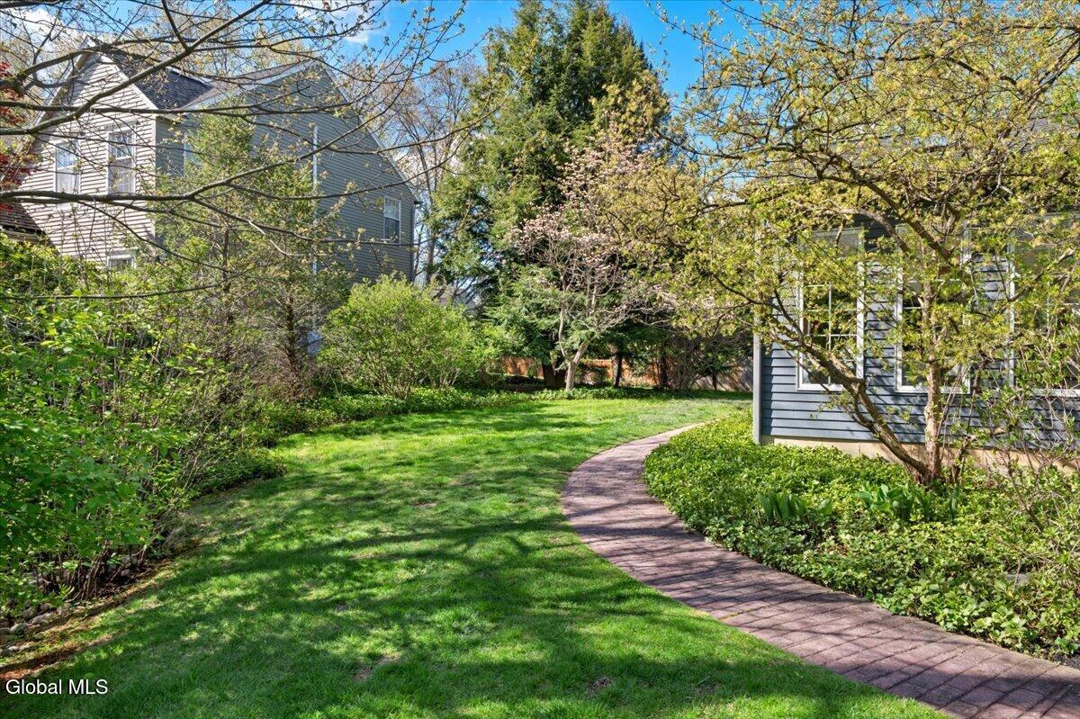 11 Fox Run Latham NY 12110