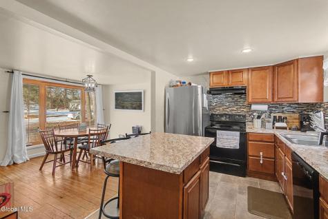 11 Cherry Lane Guilderland NY 12084