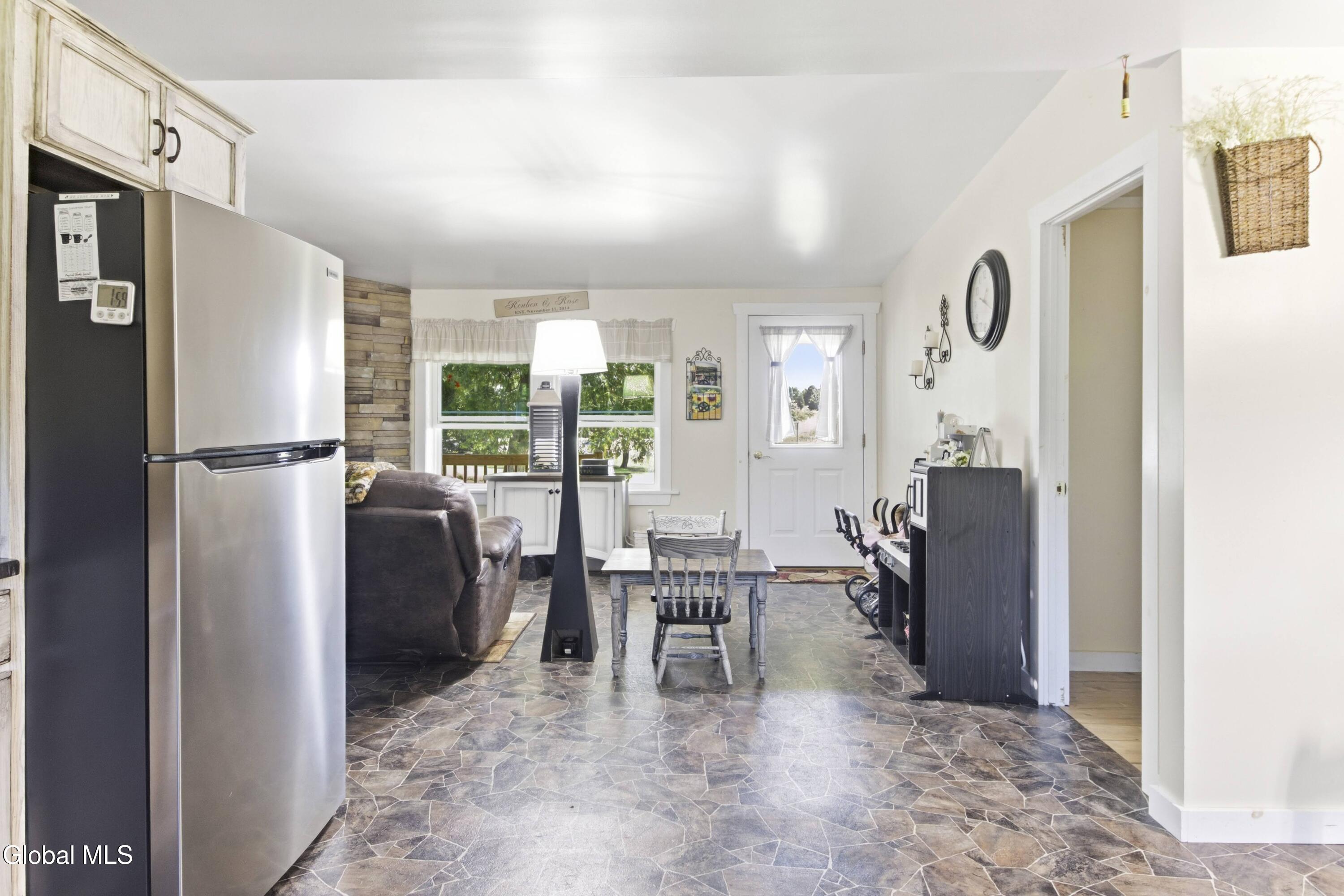 106 Hilltop Road Sprakers NY 12166