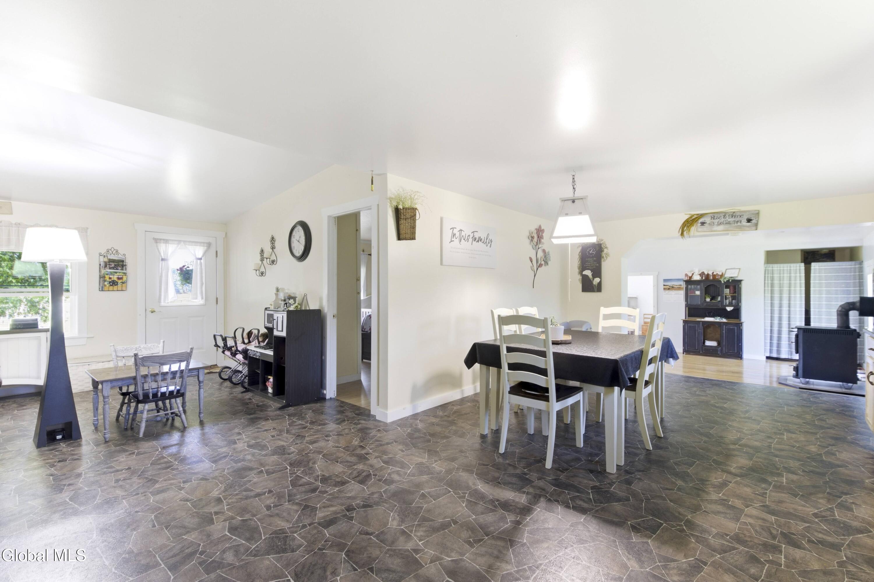 106 Hilltop Road Sprakers NY 12166