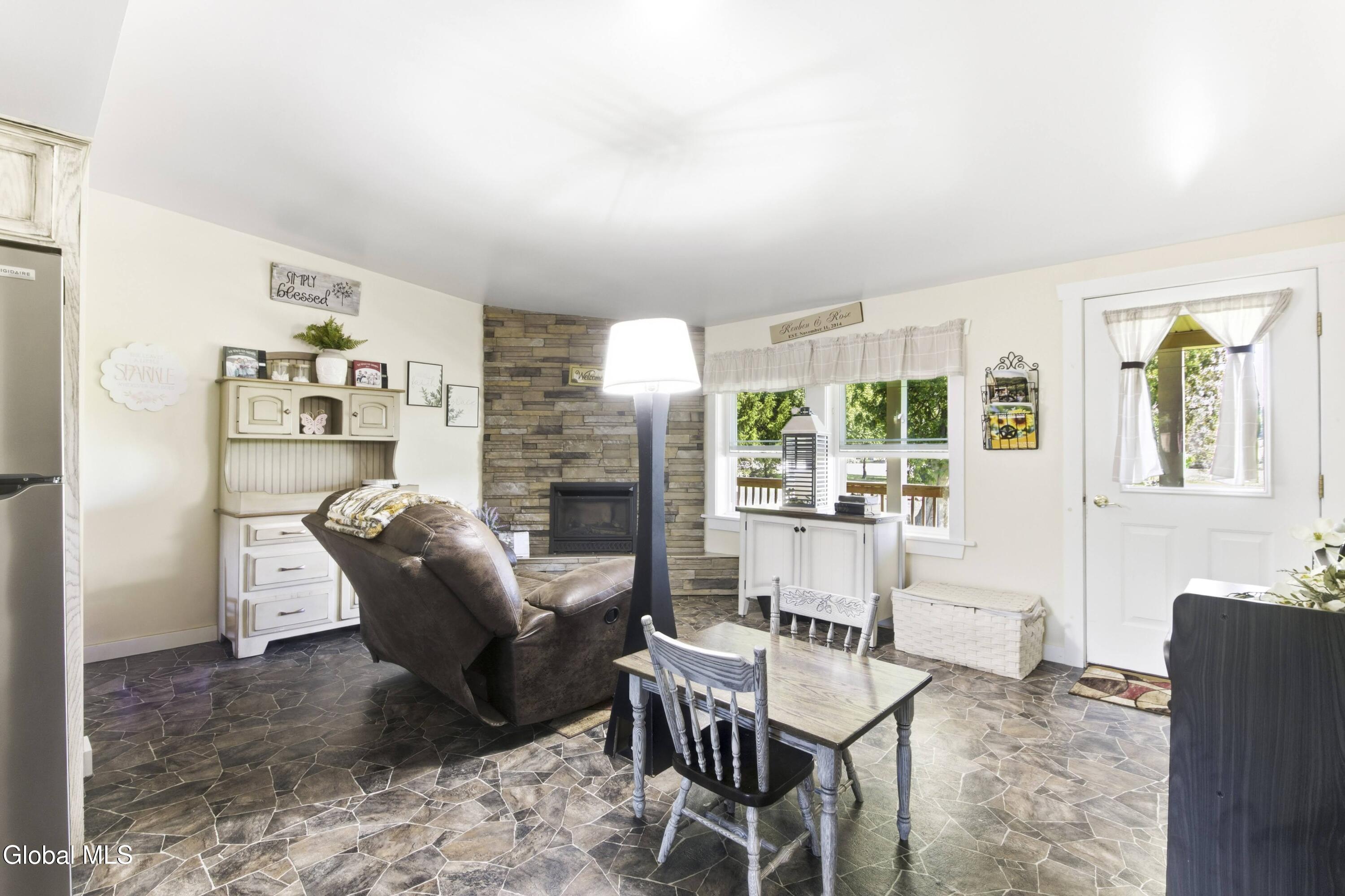 106 Hilltop Road Sprakers NY 12166