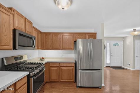 2 Sherman Oaks Clifton Park NY 12065