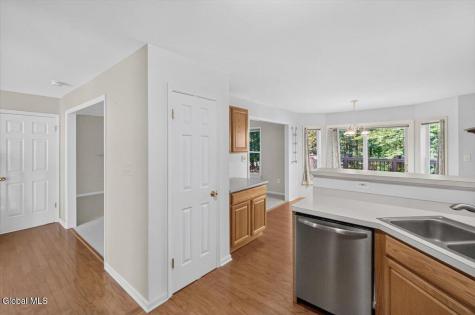 2 Sherman Oaks Clifton Park NY 12065