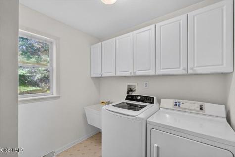 2 Sherman Oaks Clifton Park NY 12065