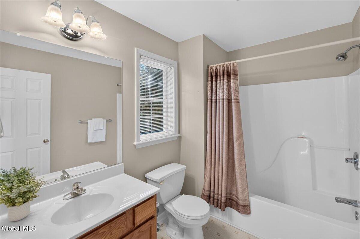 2 Sherman Oaks Clifton Park NY 12065