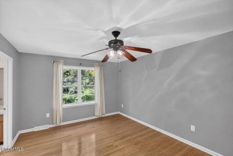2 Sherman Oaks Clifton Park NY 12065