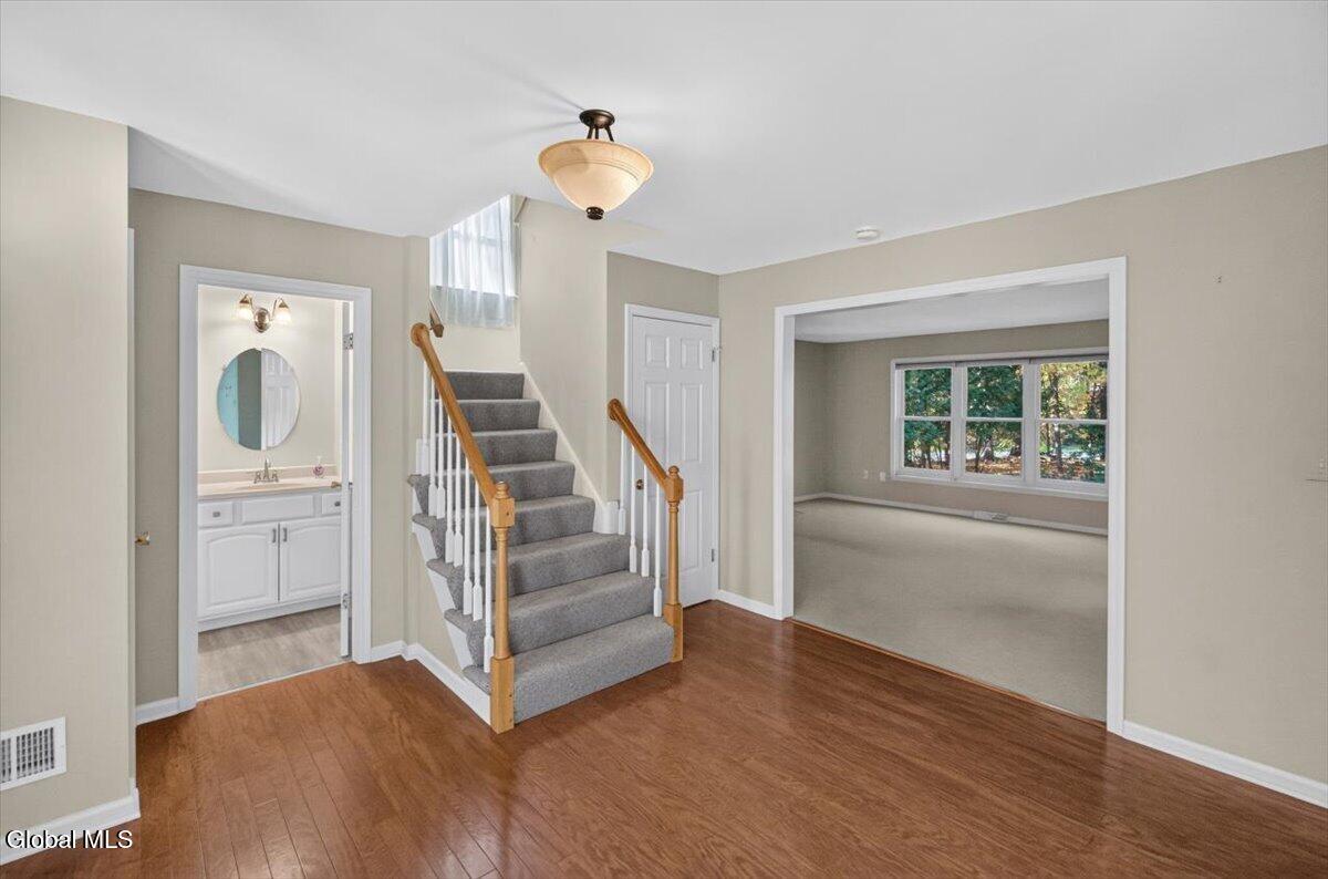 2 Sherman Oaks Clifton Park NY 12065