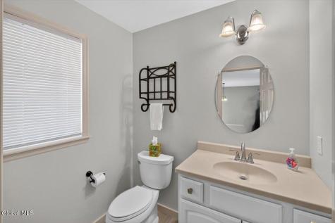 2 Sherman Oaks Clifton Park NY 12065
