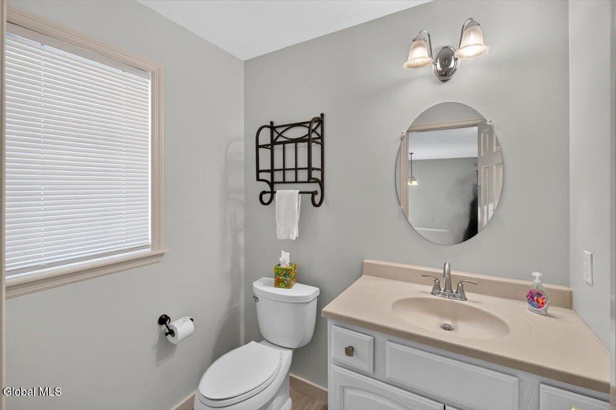 2 Sherman Oaks Clifton Park NY 12065