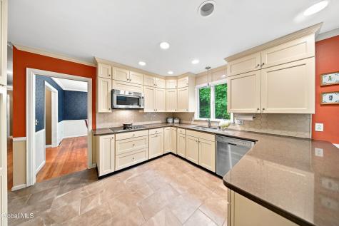 7 Macaffer Drive Menands NY 12204