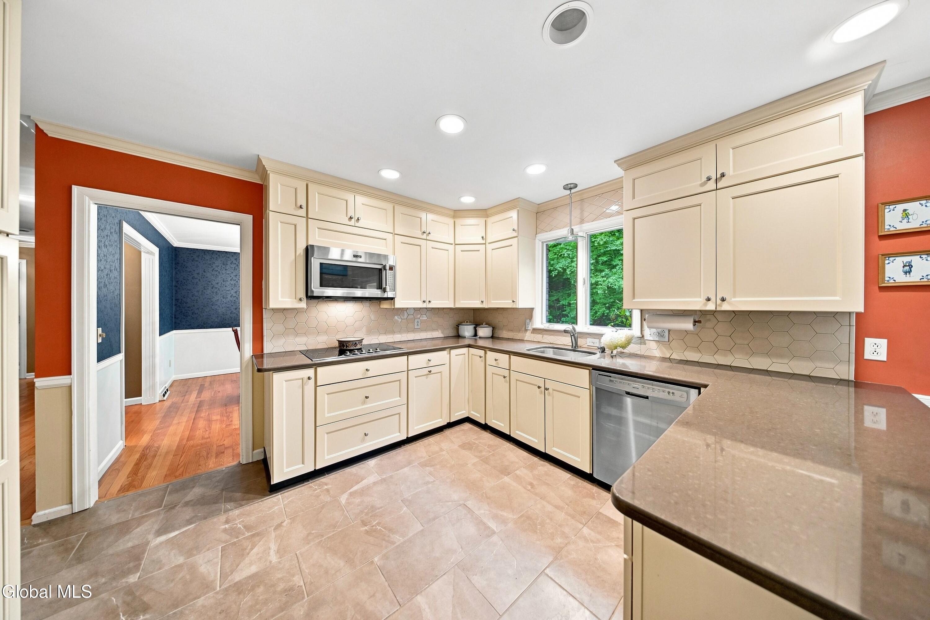 7 Macaffer Drive Menands NY 12204