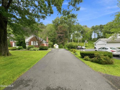 7 Macaffer Drive Menands NY 12204
