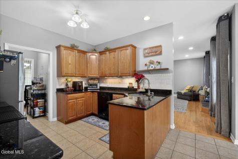 2015 Dobie Lane Schenectady NY 12303