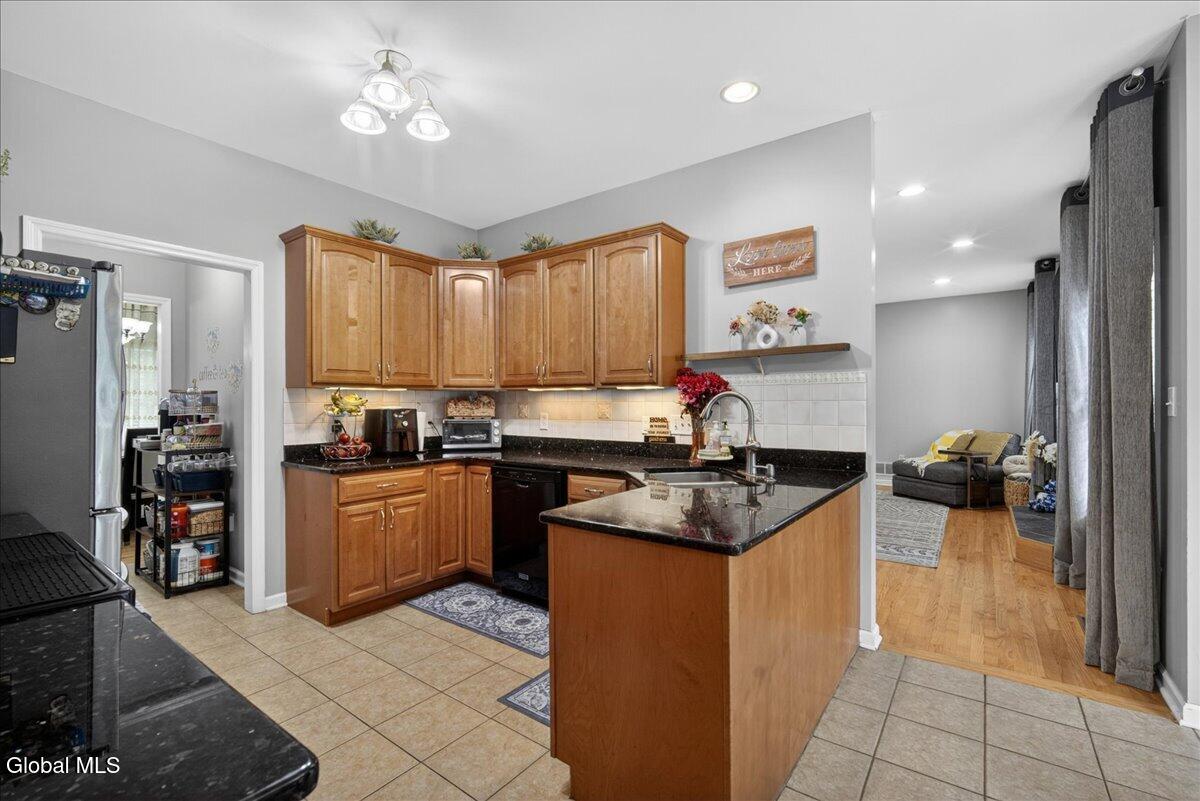 2015 Dobie Lane Schenectady NY 12303