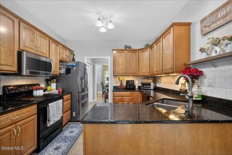 2015 Dobie Lane Schenectady NY 12303