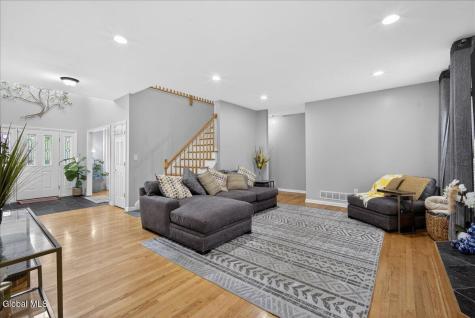2015 Dobie Lane Schenectady NY 12303