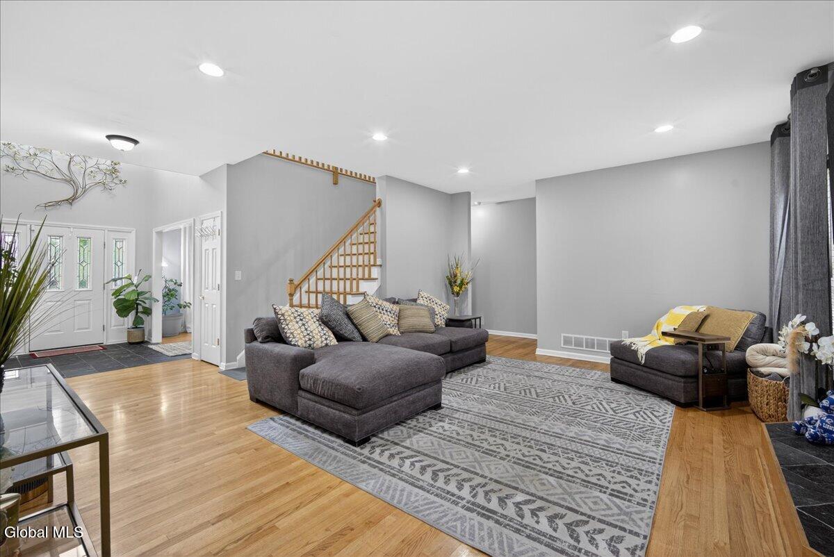 2015 Dobie Lane Schenectady NY 12303
