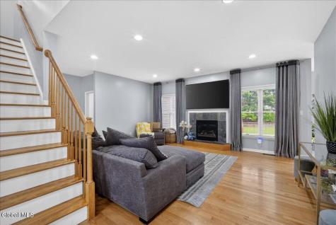 2015 Dobie Lane Schenectady NY 12303