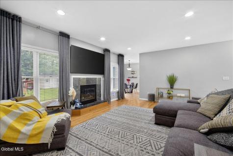 2015 Dobie Lane Schenectady NY 12303