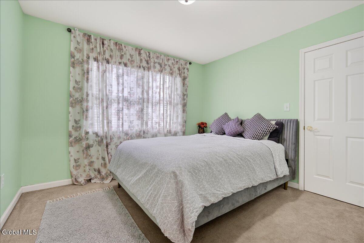 2015 Dobie Lane Schenectady NY 12303