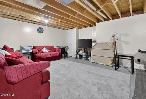 2015 Dobie Lane Schenectady NY 12303