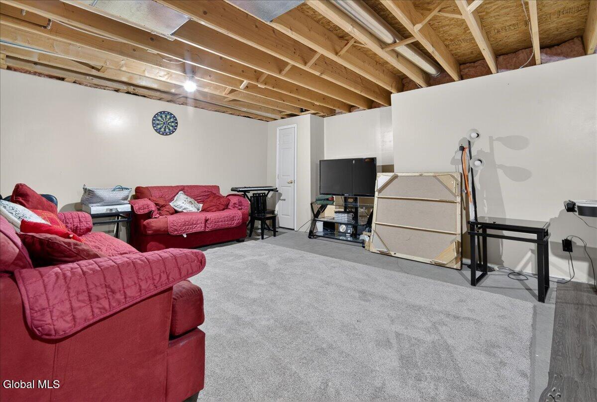 2015 Dobie Lane Schenectady NY 12303
