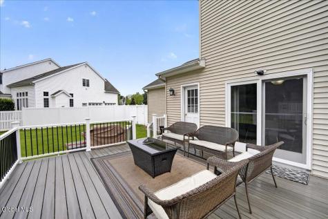 2015 Dobie Lane Schenectady NY 12303