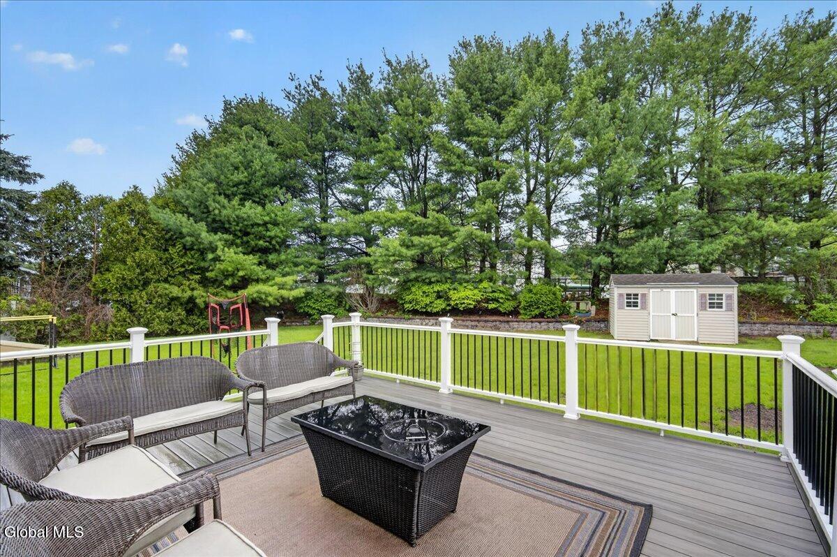 2015 Dobie Lane Schenectady NY 12303