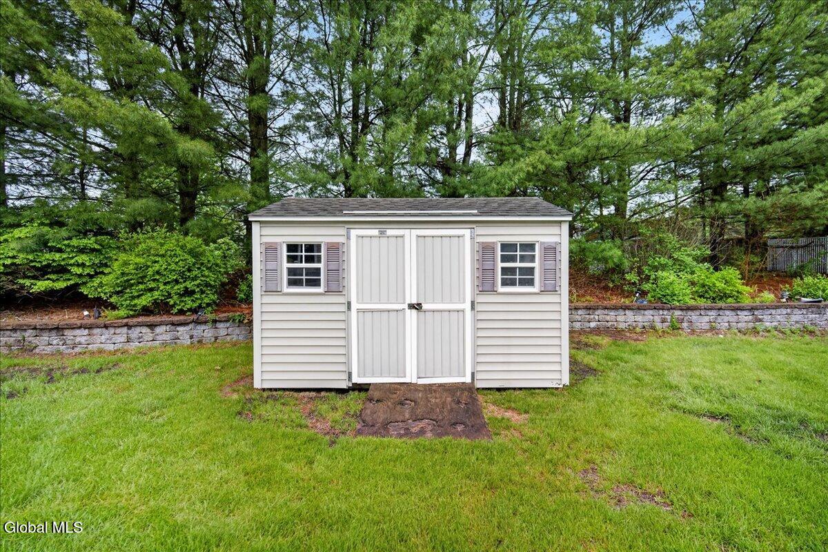 2015 Dobie Lane Schenectady NY 12303