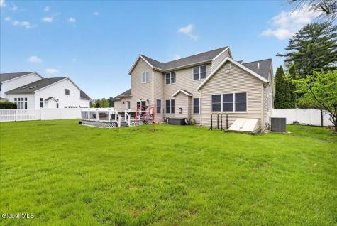 2015 Dobie Lane Schenectady NY 12303