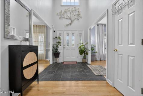 2015 Dobie Lane Schenectady NY 12303