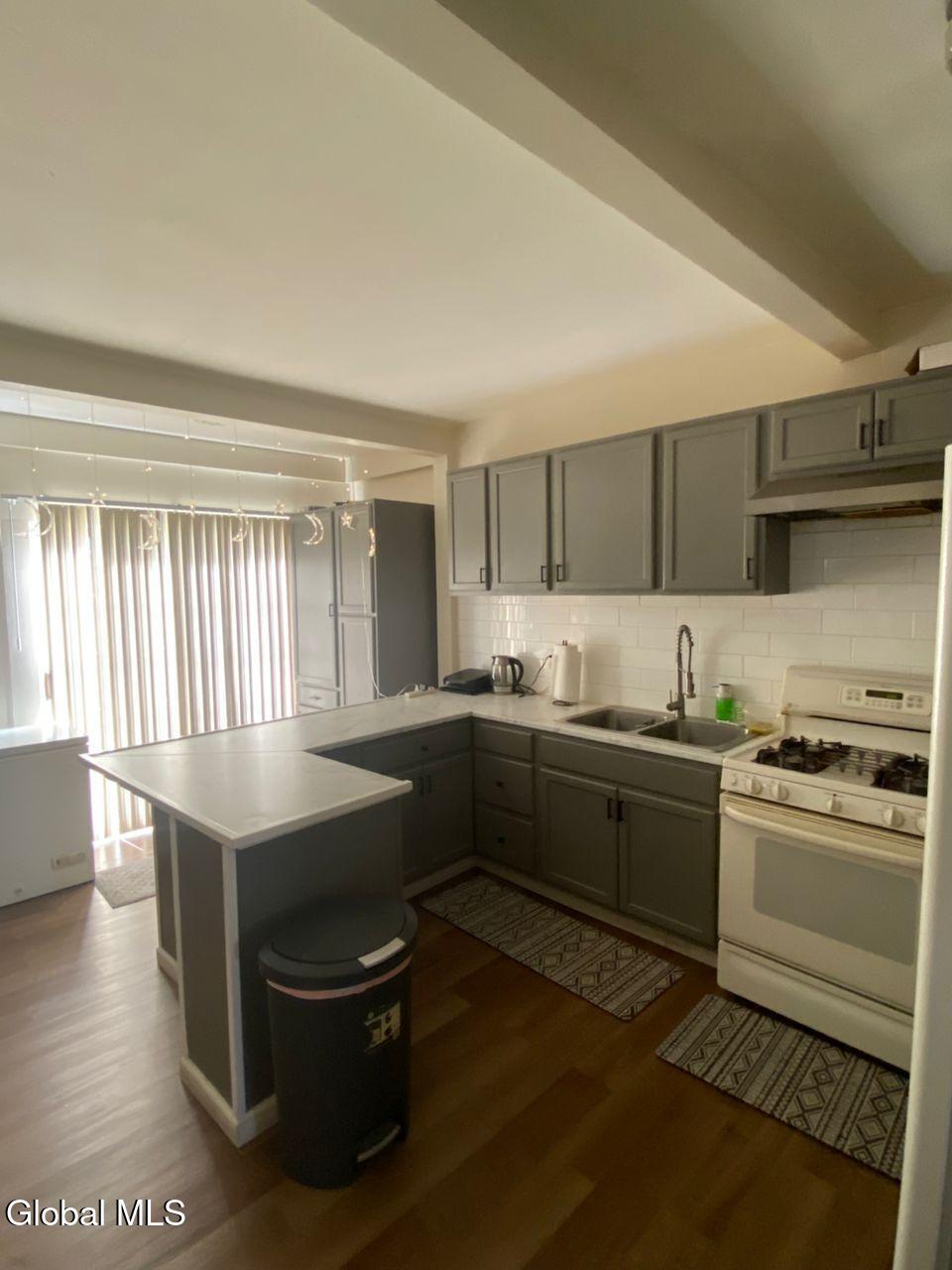 1318 Alden Place Schenectady NY 12308