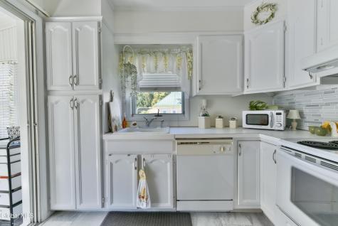 18 Grandoe Lane Gloversville NY 12078