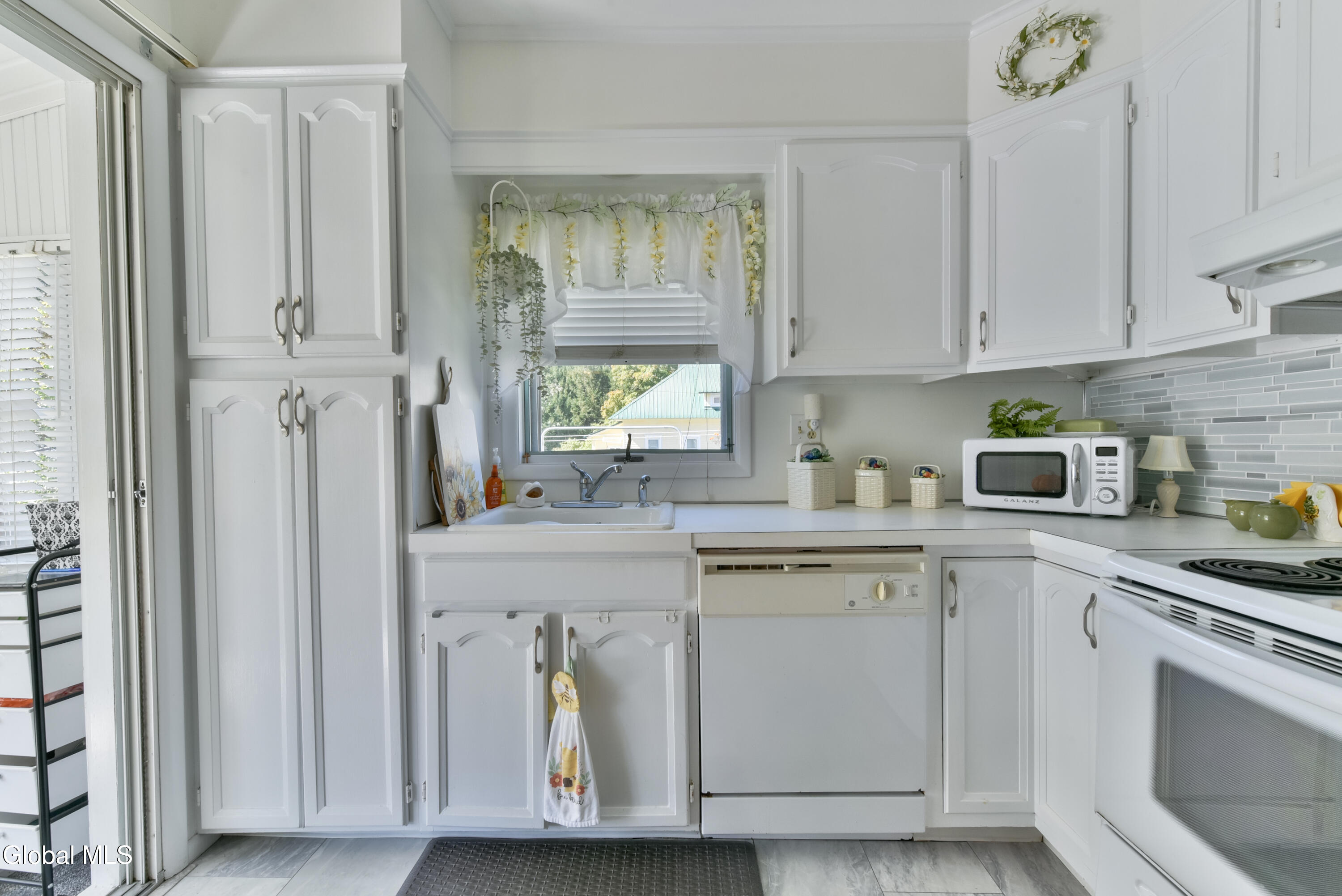 18 Grandoe Lane Gloversville NY 12078