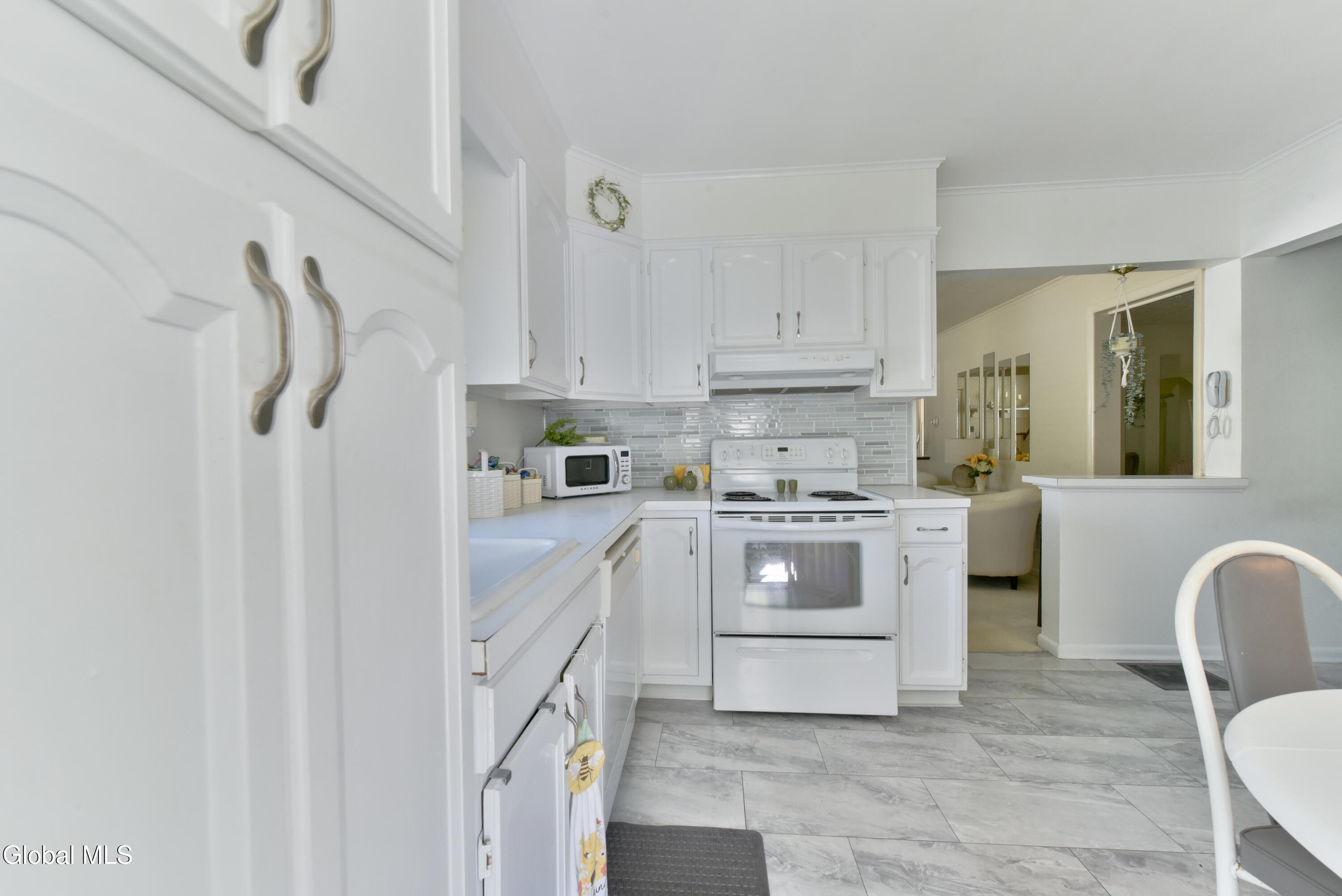 18 Grandoe Lane Gloversville NY 12078