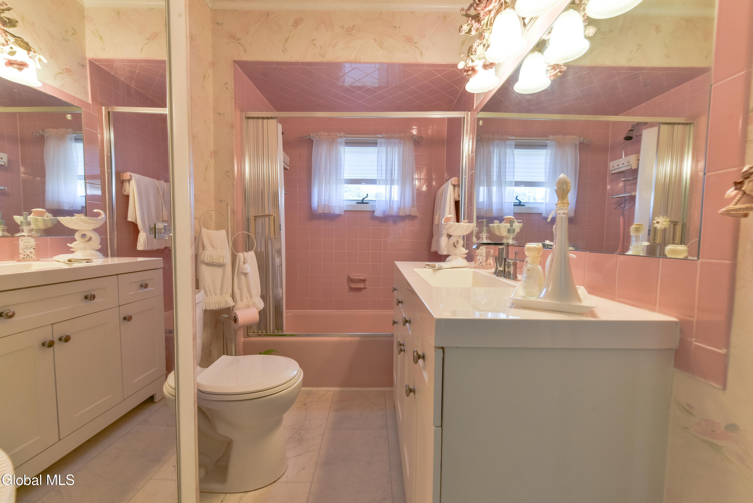 18 Grandoe Lane Gloversville NY 12078