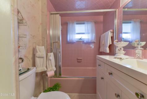 18 Grandoe Lane Gloversville NY 12078