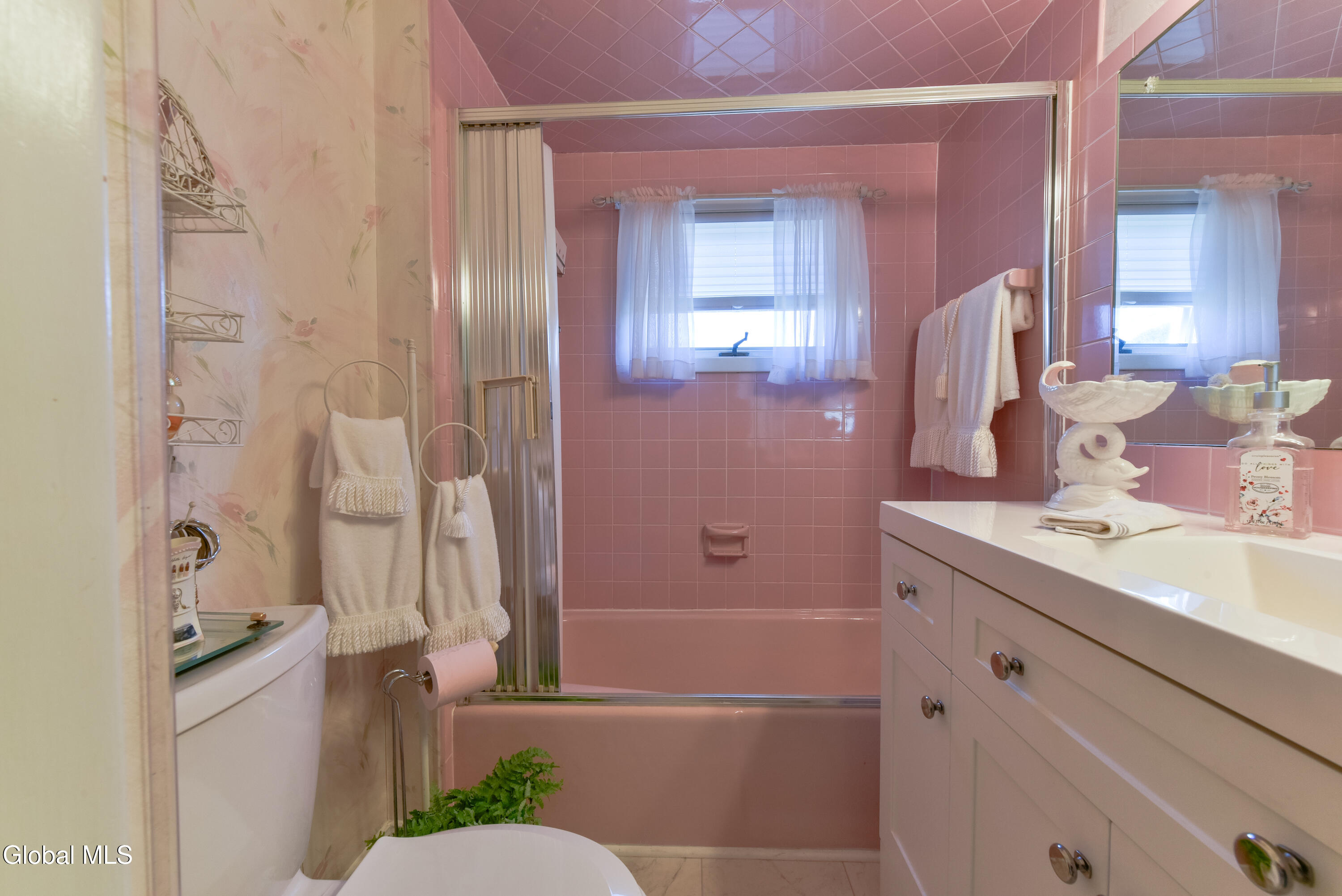 18 Grandoe Lane Gloversville NY 12078