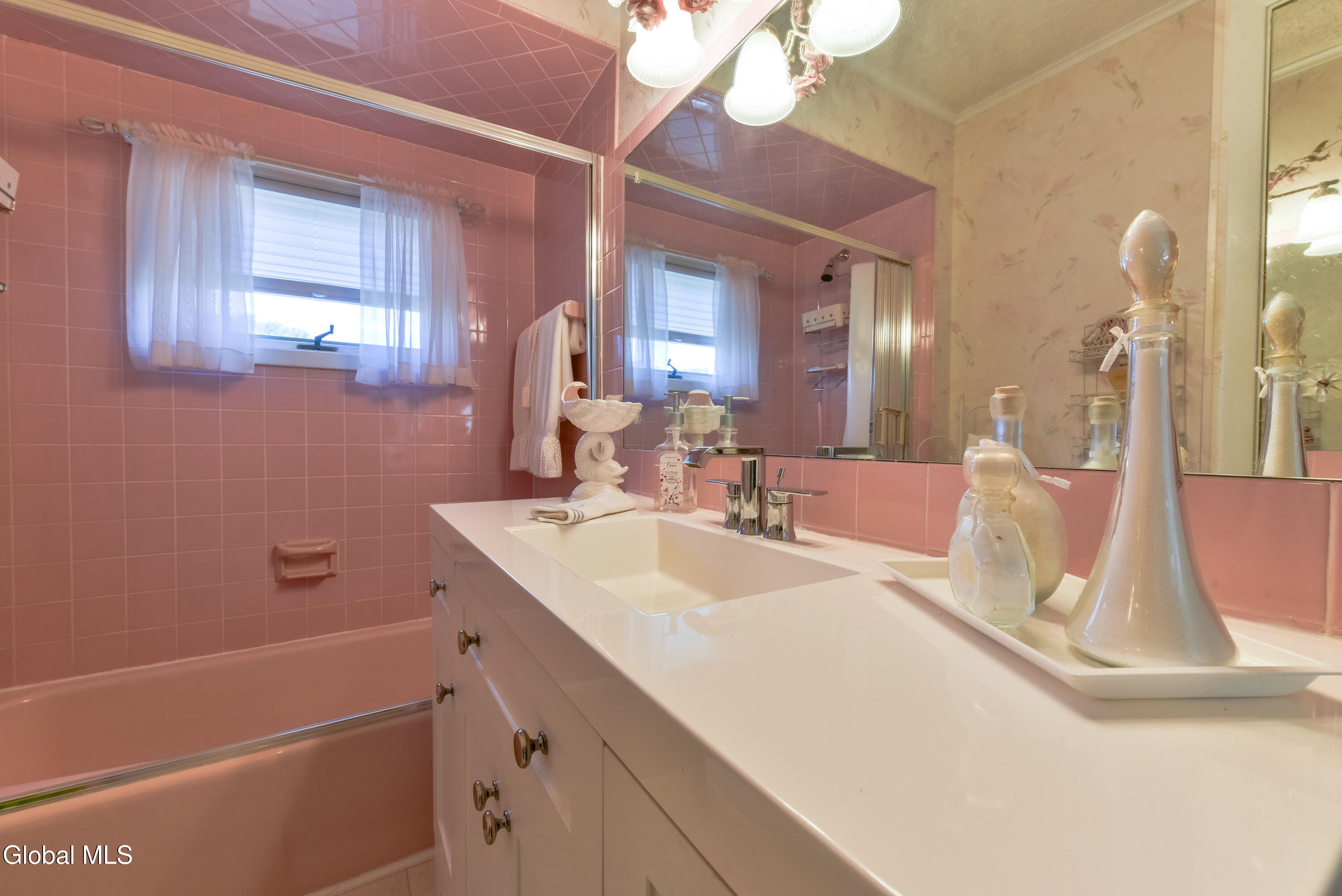 18 Grandoe Lane Gloversville NY 12078