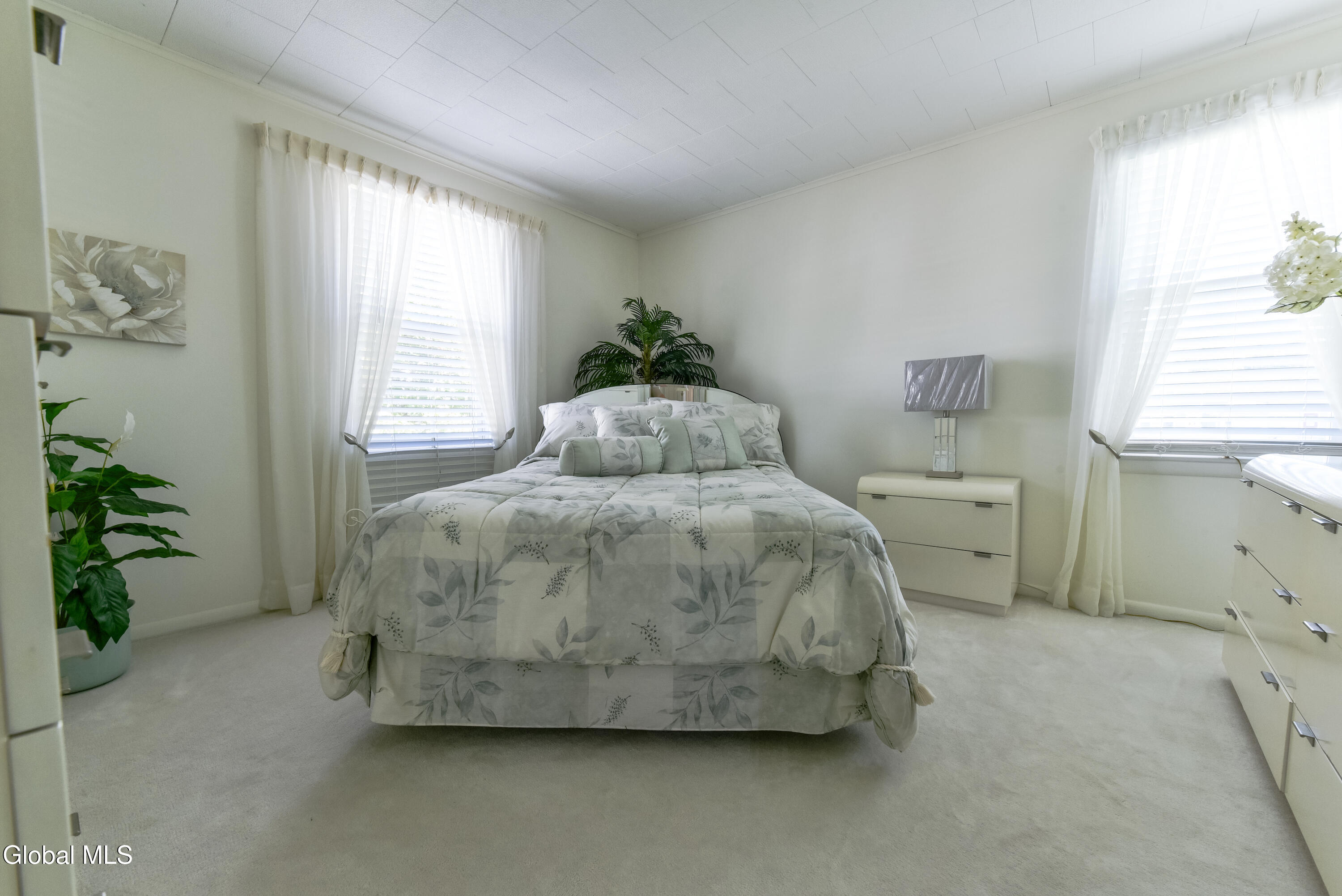 18 Grandoe Lane Gloversville NY 12078