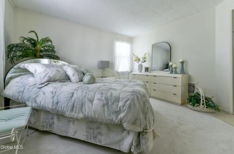 18 Grandoe Lane Gloversville NY 12078