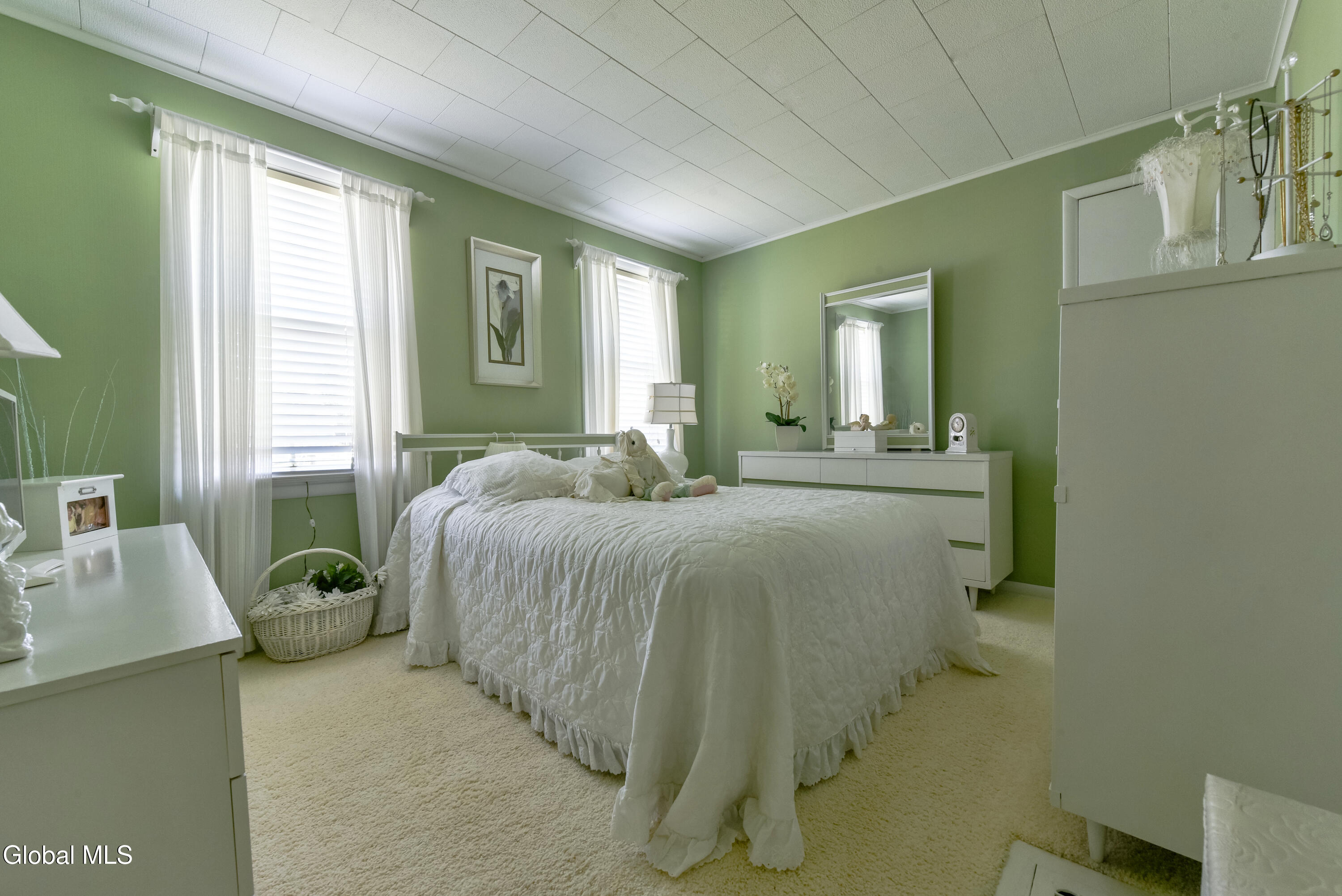18 Grandoe Lane Gloversville NY 12078