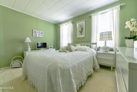 18 Grandoe Lane Gloversville NY 12078