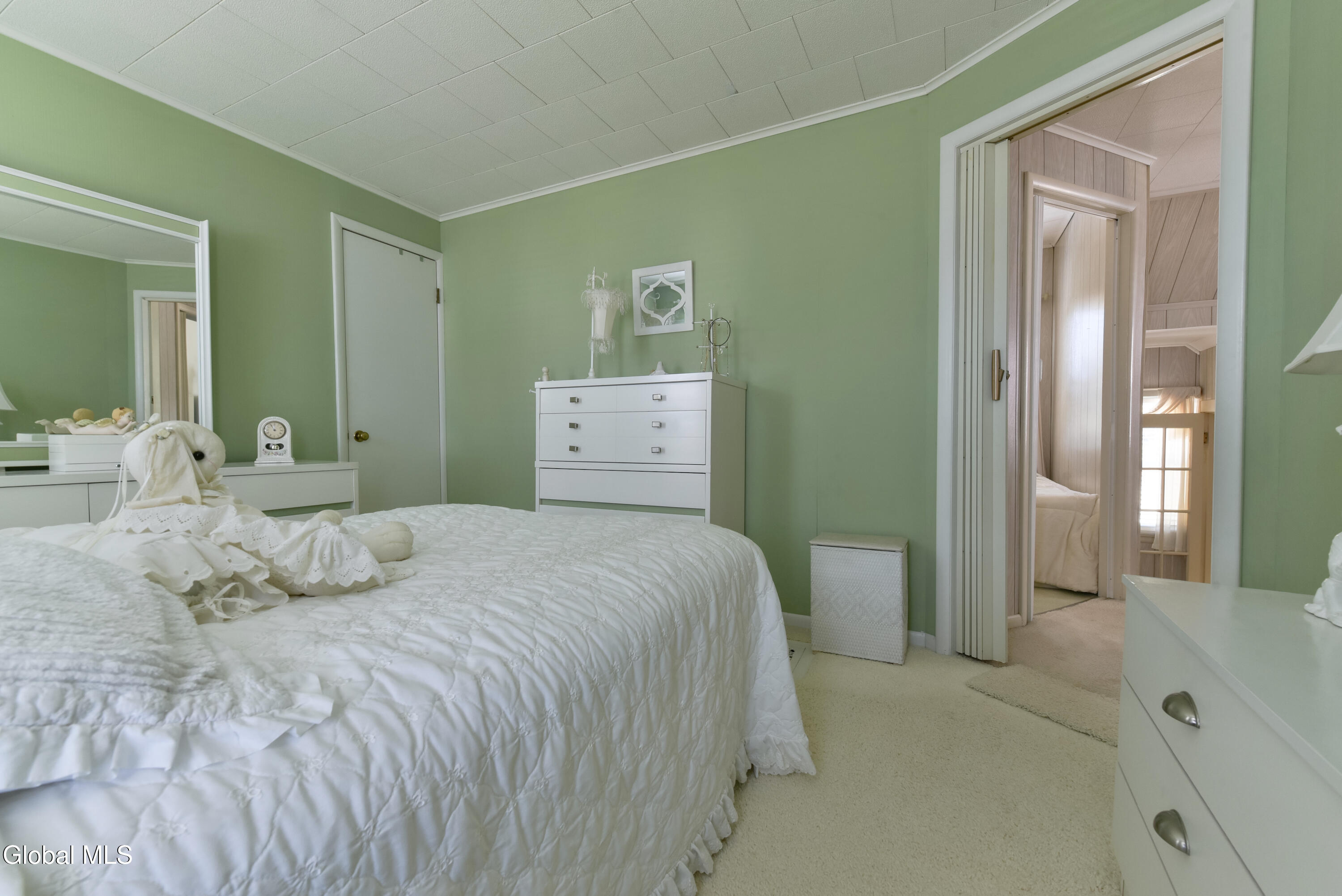 18 Grandoe Lane Gloversville NY 12078
