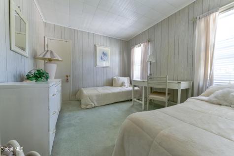 18 Grandoe Lane Gloversville NY 12078