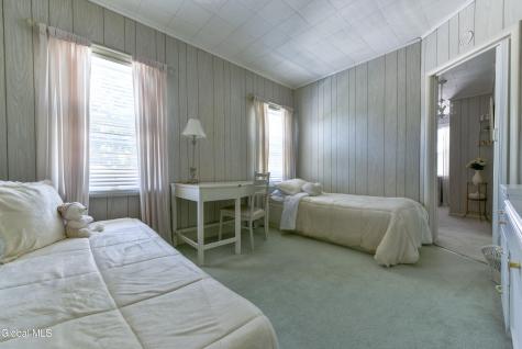 18 Grandoe Lane Gloversville NY 12078