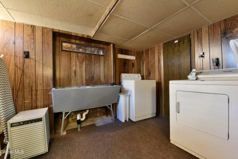 18 Grandoe Lane Gloversville NY 12078